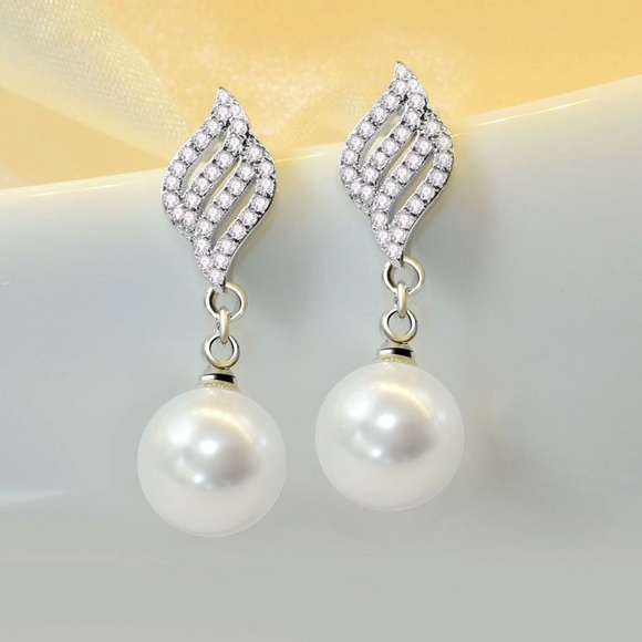 Pierced Pearl Earrings - Picture 5 of 5